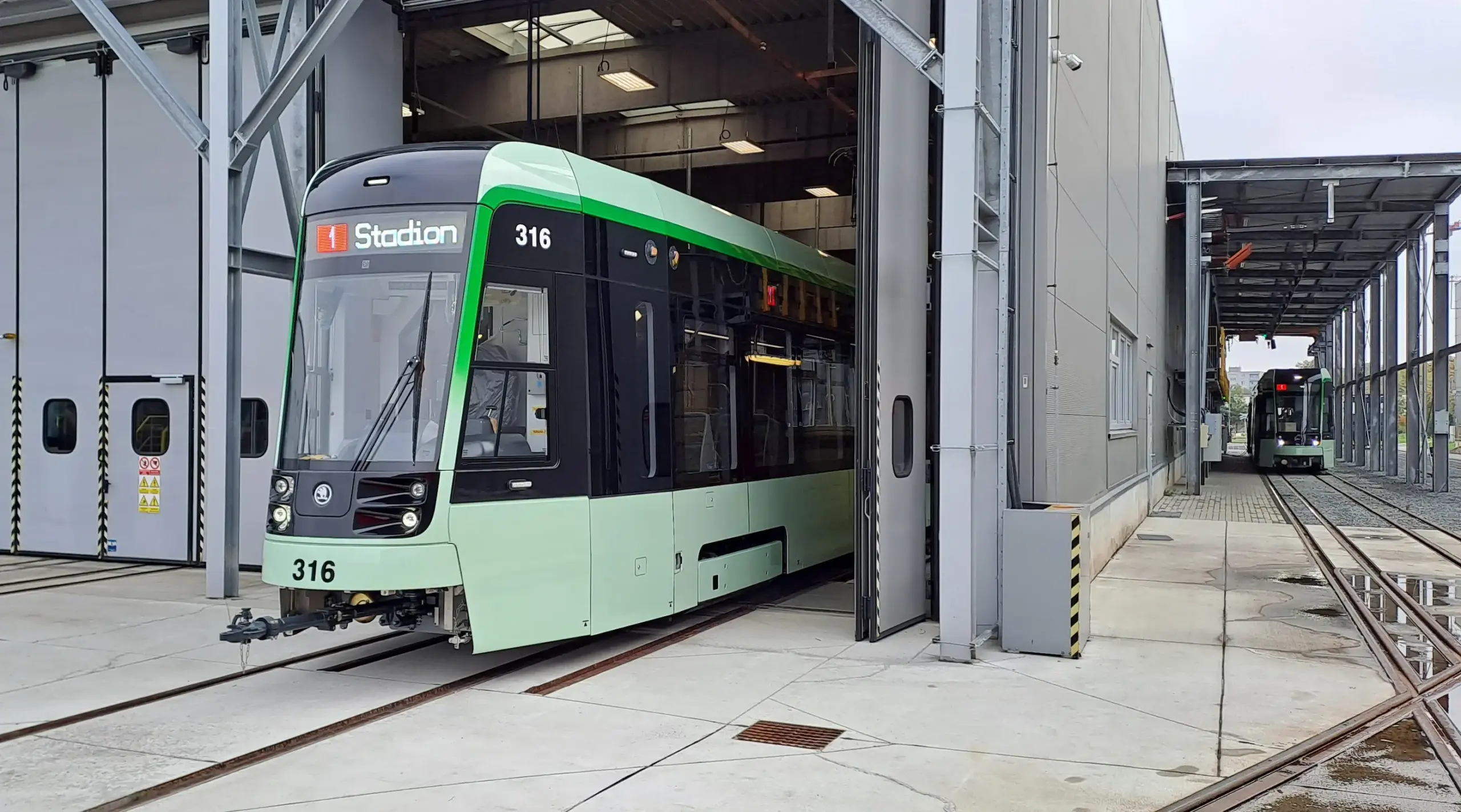 Niederflurstraßenbahn FCB Skoda