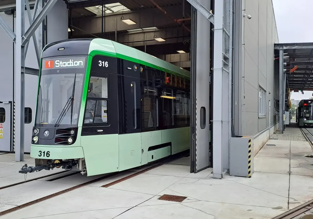 Niederflurstraßenbahn FCB Skoda
